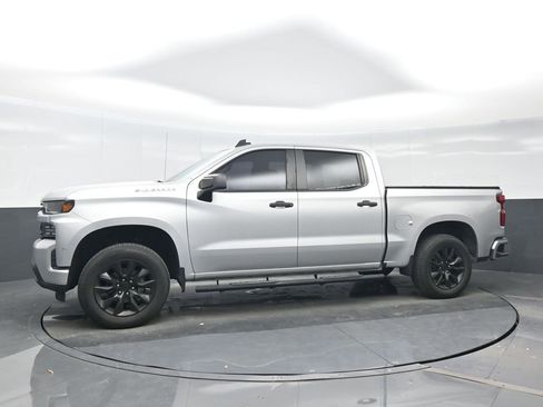 Used 2020 Chevrolet Silverado 1500 Custom w/ Custom Value Package image 3