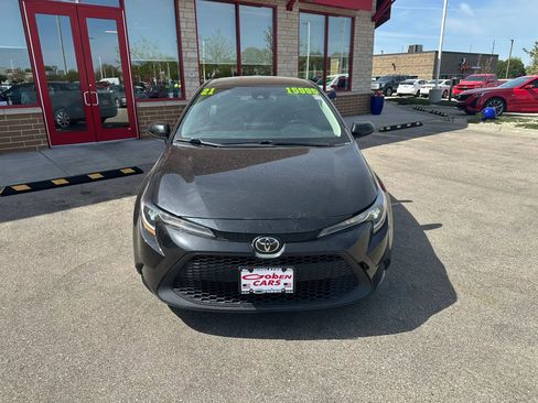 Used 2021 Toyota Corolla LE FWD image 2