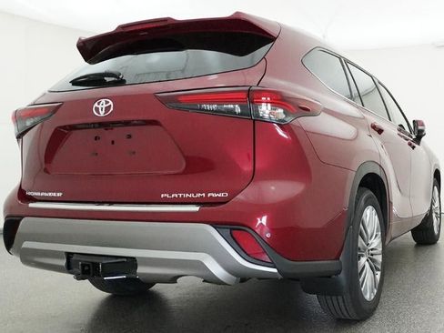 New 2026 Toyota Highlander Platinum image 24