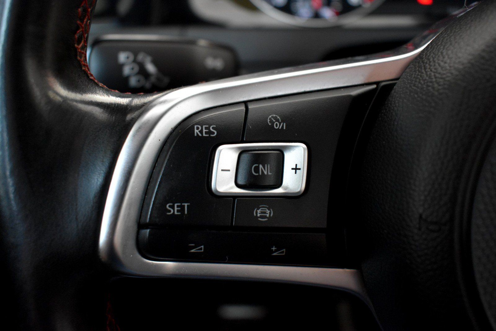 Used 2019 Volkswagen GTI SE FWD image 18