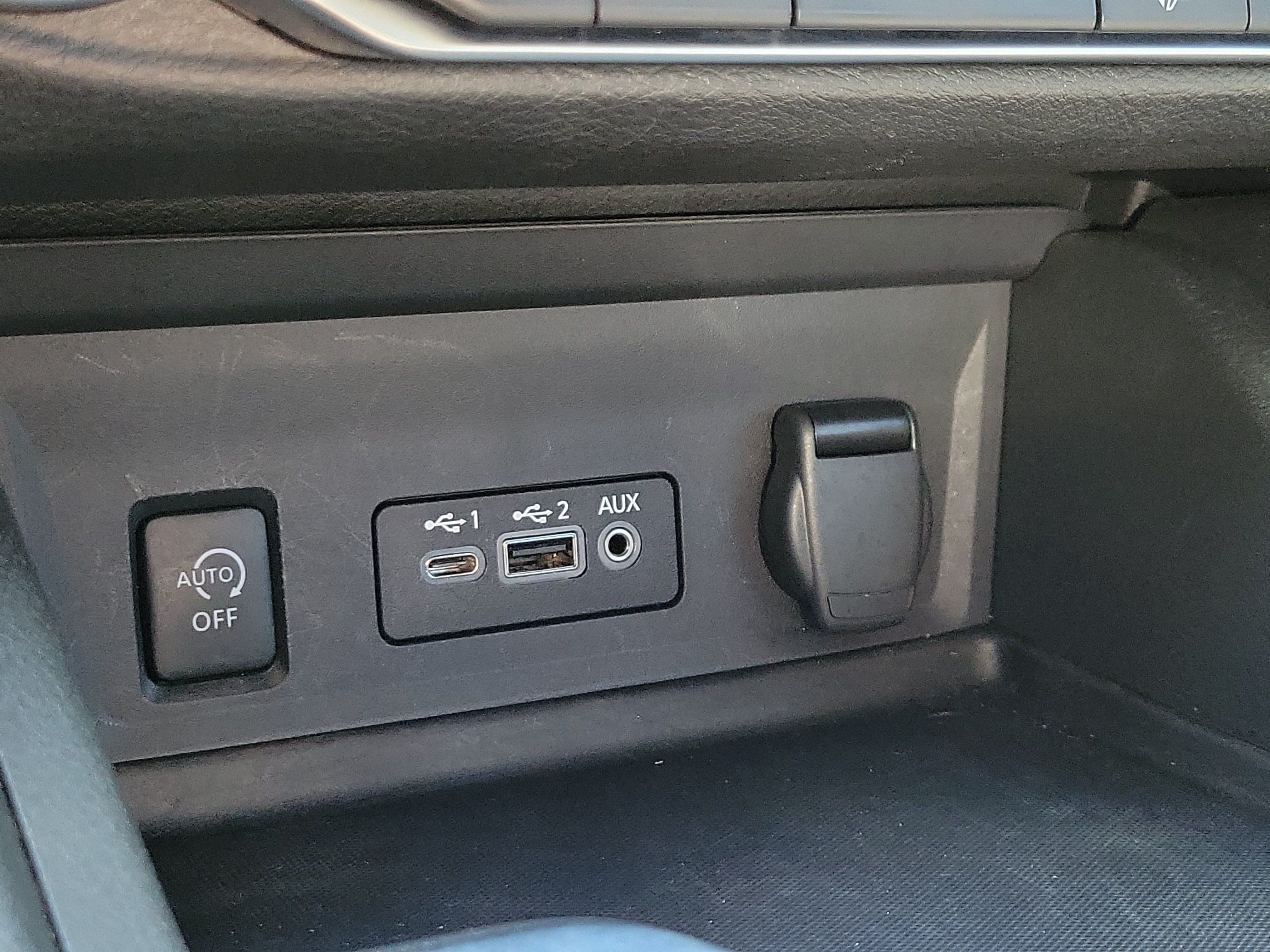 Used 2025 Nissan Sentra SR w/ Midnight Edition FWD image 27