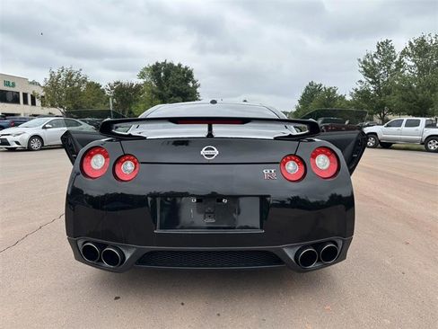 Used 2010 Nissan GT-R Premium image 15