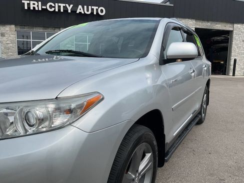 Used 2012 Toyota Highlander Limited w/ Tow Pkg AWD/4WD image 2