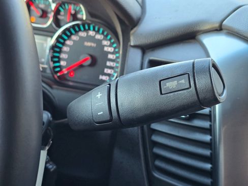 Used 2018 Chevrolet Suburban LT image 25