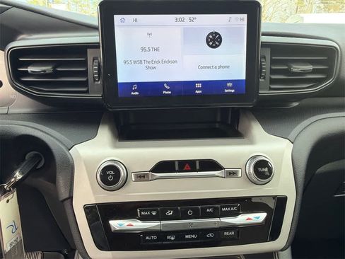 Used 2024 Ford Explorer 2WD image 27