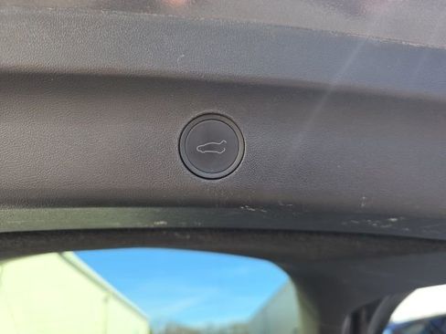 Used 2023 Tesla Model Y Long Range image 11