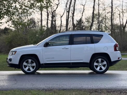 Used 2016 Jeep Compass Sport w/ Power Value Group FWD image 3