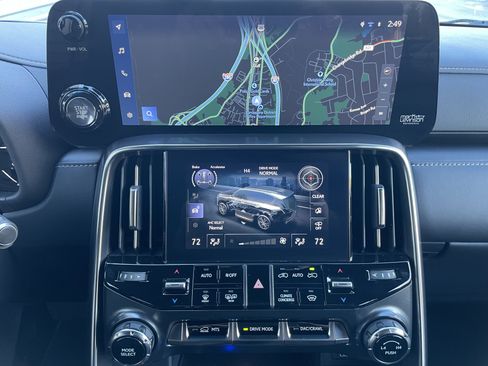 Used 2024 Lexus LX 600 4WD w/ Luxury Package image 19