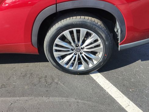 Used 2021 Toyota Highlander Platinum image 5