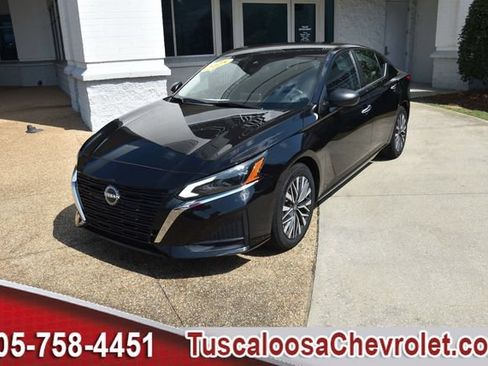 Used 2025 Nissan Altima 2.5 SV FWD image 5