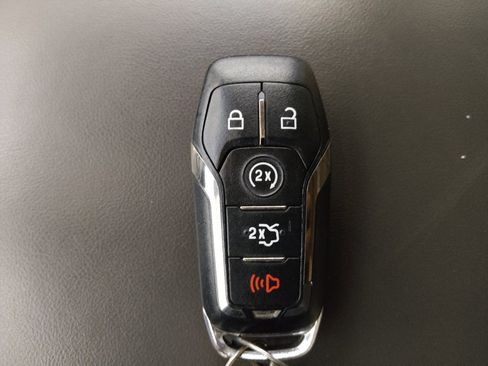 Used 2016 Lincoln MKX Reserve w/ Luxury Package FWD image 32