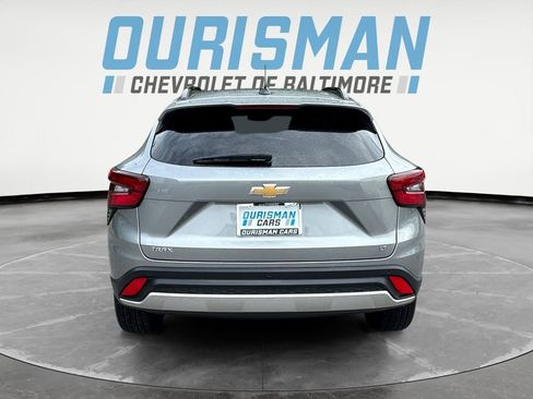 Used 2025 Chevrolet Trax LT w/ Driver Confidence Package FWD image 5