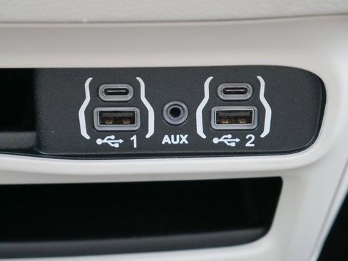 Used 2023 Chrysler Pacifica Touring-L image 24