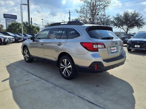 Used 2018 Subaru Outback 3.6R Limited image 2