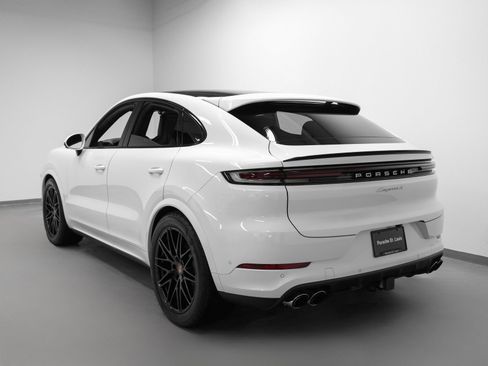 New 2026 Porsche Cayenne S image 3