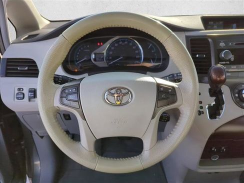 Used 2011 Toyota Sienna XLE image 15