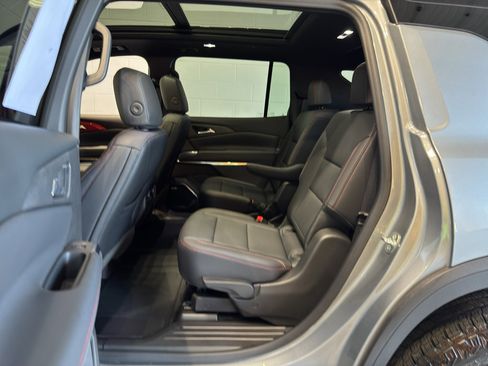 Used 2025 Chevrolet Traverse Z71 w/ Enhanced Driving Package AWD/4WD image 9