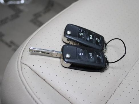 Used 2015 Volkswagen Beetle R-Line FWD image 14