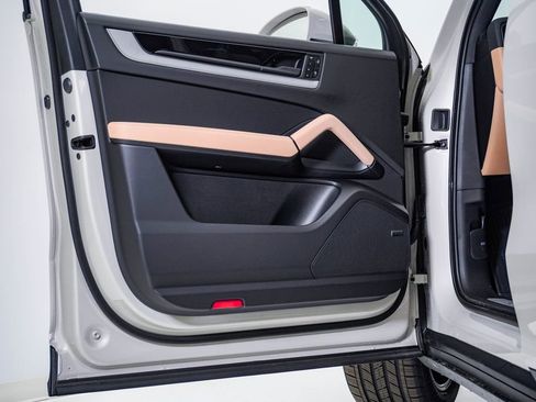 New 2026 Porsche Cayenne image 25