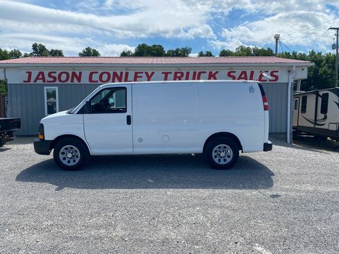 Used 2010 Chevrolet Express 1500 RWD image 1
