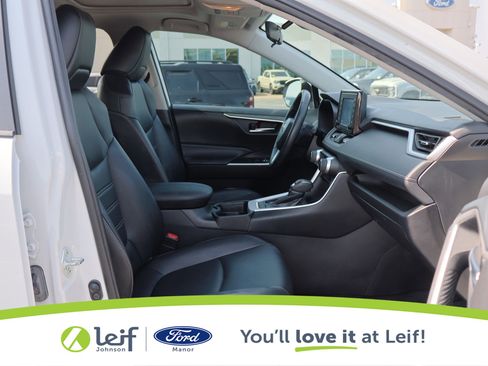 Used 2021 Toyota RAV4 XLE Premium image 47