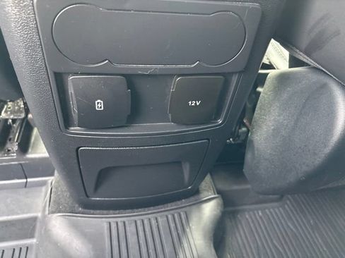 Used 2022 Ford Explorer XLT w/ Equipment Group 202A AWD/4WD image 33