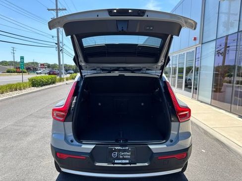 Certified 2025 Volvo XC40 B5 Plus AWD/4WD image 11