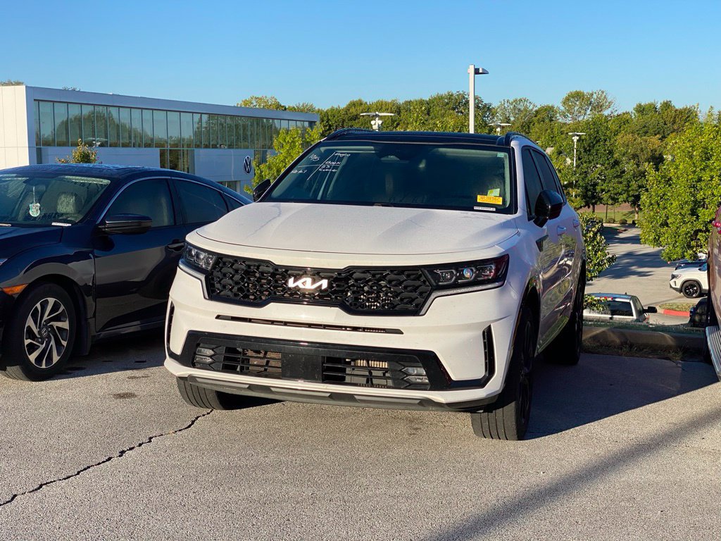 Used 2023 Kia Sorento SX AWD/4WD image 3