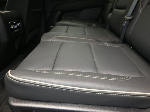 Used 2025 GMC Yukon Elevation w/ LPO, Elevation Black Package AWD/4WD image 16