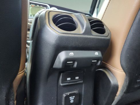 Used 2022 Jeep Gladiator Rubicon w/ Cold Weather Group image 19