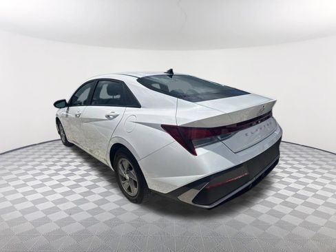 Used 2024 Hyundai Elantra SE FWD image 8