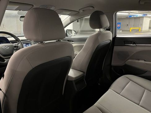 Used 2017 Hyundai Elantra SE image 17