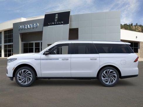 New 2025 Lincoln Navigator L Reserve AWD/4WD image 3