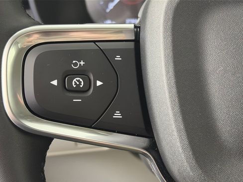 Used 2022 Volvo XC40 T5 Inscription image 17