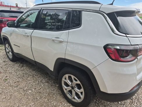 Used 2025 Jeep Compass Latitude w/ Sun & Sound Group AWD/4WD image 2
