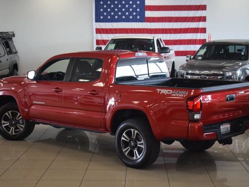 Used 2018 Toyota Tacoma TRD Sport w/ Technology Package image 20
