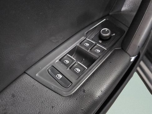 Used 2020 Volkswagen Tiguan SEL AWD/4WD image 30