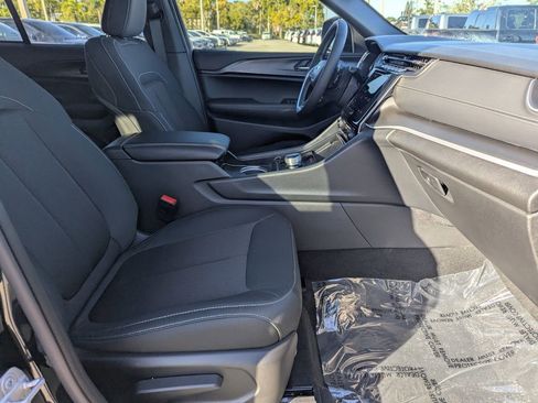 Used 2025 Jeep Grand Cherokee Laredo X w/ Trailer Tow Package image 10