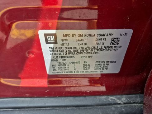 Used 2022 Chevrolet Trax LT w/ LT Convenience Package AWD/4WD image 35