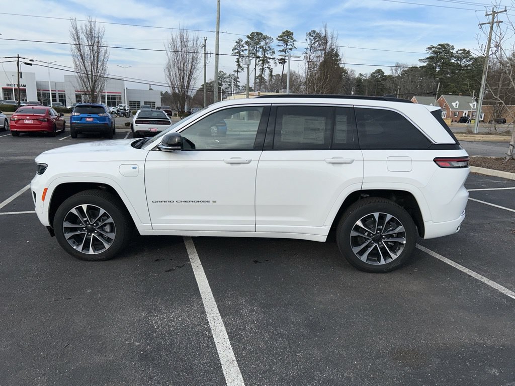 New 2024 Jeep Grand Cherokee Overland w/ Advanced Protech Group III AWD/4WD image 3