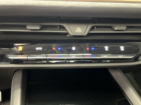 Certified 2025 Buick Envision Sport Touring image 25