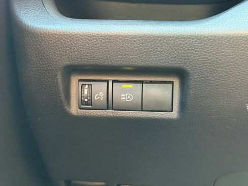Used 2021 Toyota RAV4 XLE AWD/4WD image 16