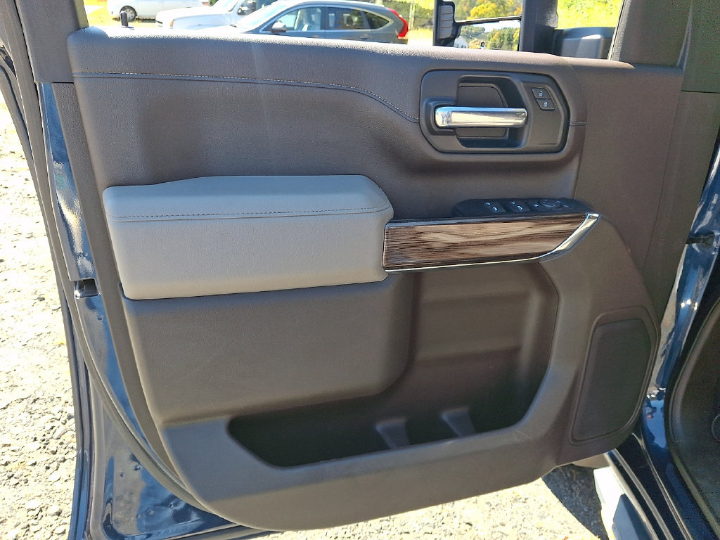 Used 2022 Chevrolet Silverado 3500 LT AWD/4WD image 12