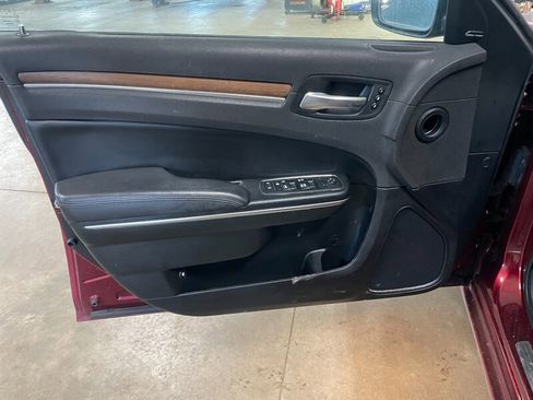 Used 2017 Chrysler 300 C Platinum w/ Safetytec Plus Group image 20