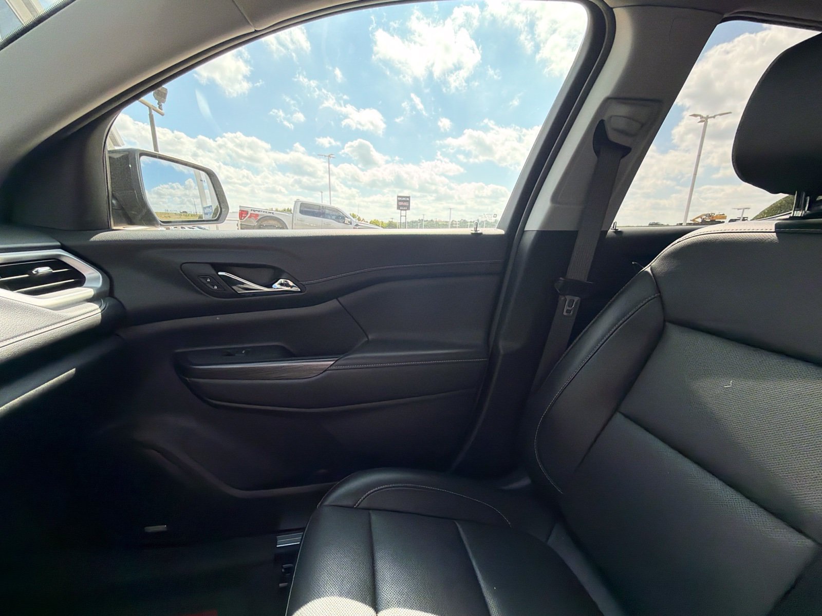 Used 2023 GMC Acadia SLT w/ Elevation Edition FWD image 8