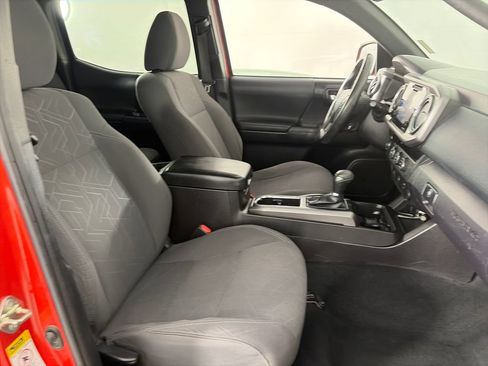 Used 2016 Toyota Tacoma TRD Off-Road w/ Towing Package RWD image 29