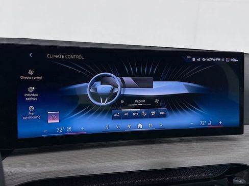 Used 2025 BMW 330i xDrive 330i xDrive w/ Premium Package image 16