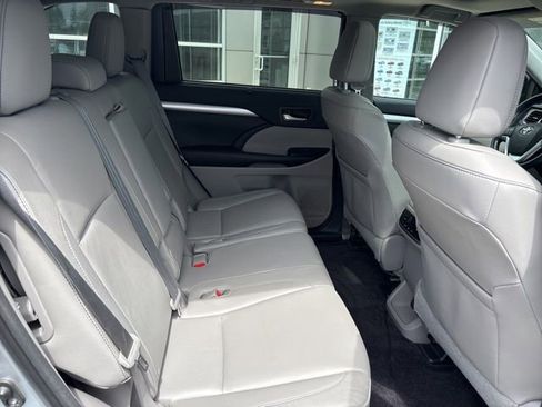 Used 2016 Toyota Highlander XLE AWD/4WD image 31