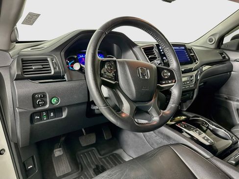 Used 2019 Honda Pilot Touring image 10