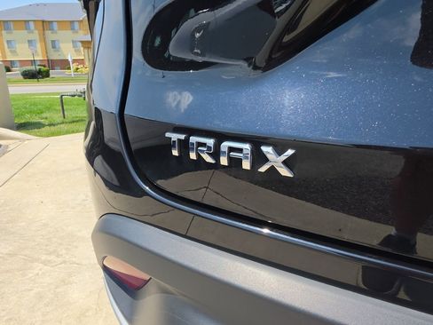 Used 2025 Chevrolet Trax LT FWD image 15